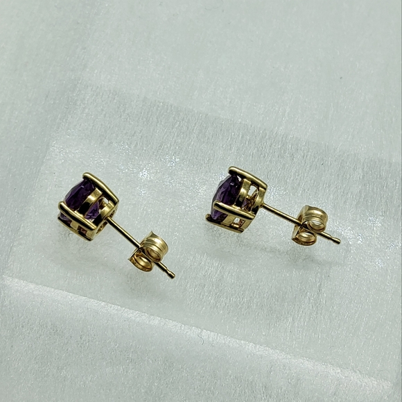 585 Amethyst Stud Earrings - Picture 4 of 7